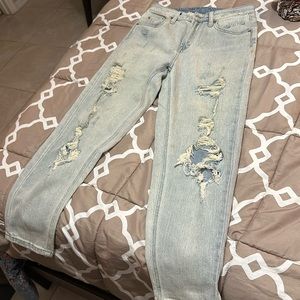 Cute high rise mom jeans. Ripped. Comfy and great material.